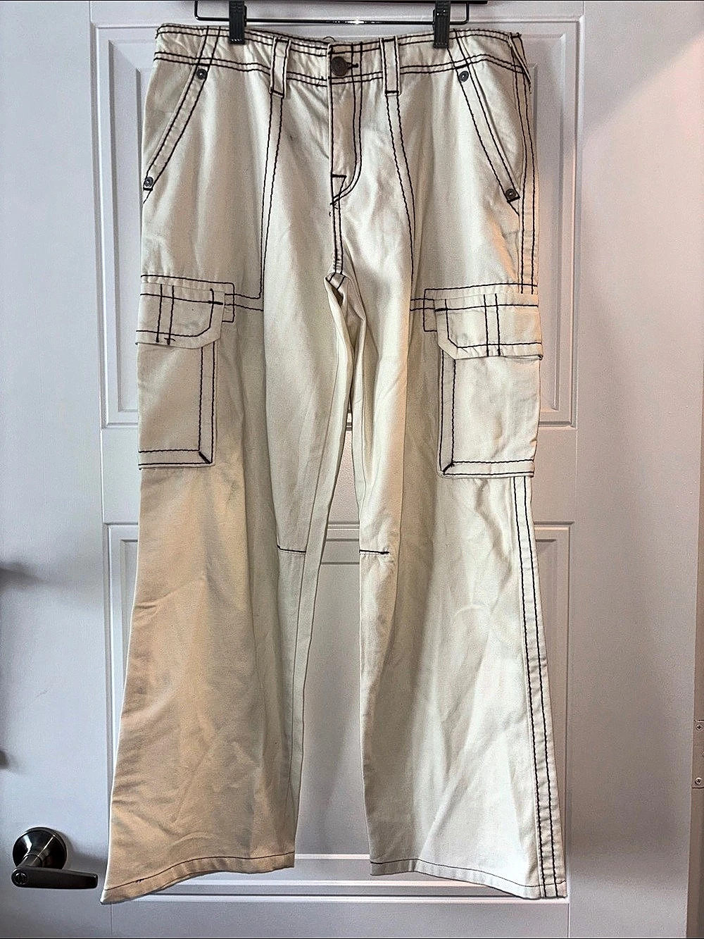 True Religion UO Exclusive Big T Ecru Cargo Pants size 27”